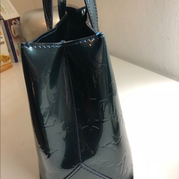 SOLD🎈Vernis Leather Tote - Picture 4 of 8
